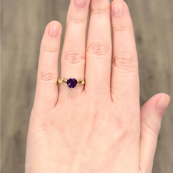 14K Amethyst heart cut deep dark purple solitaire vintage style yellow gold ring - Picture 10 of 12